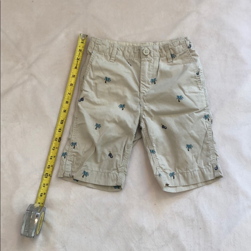 Awesome Tropical Themed Gap Shorts